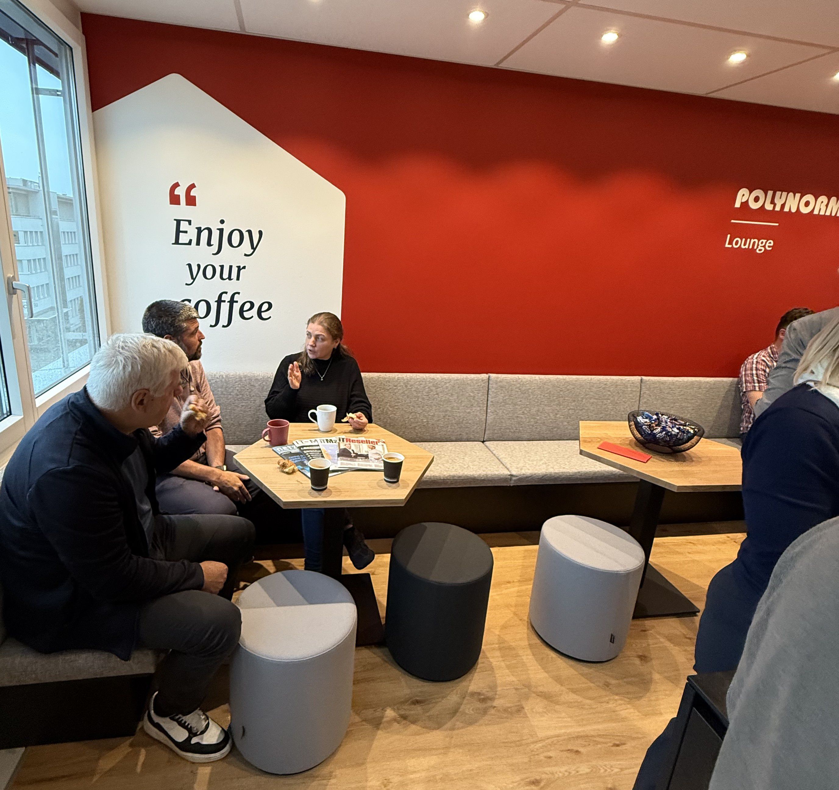 Frisch renovierte Cafeteria Polynorm