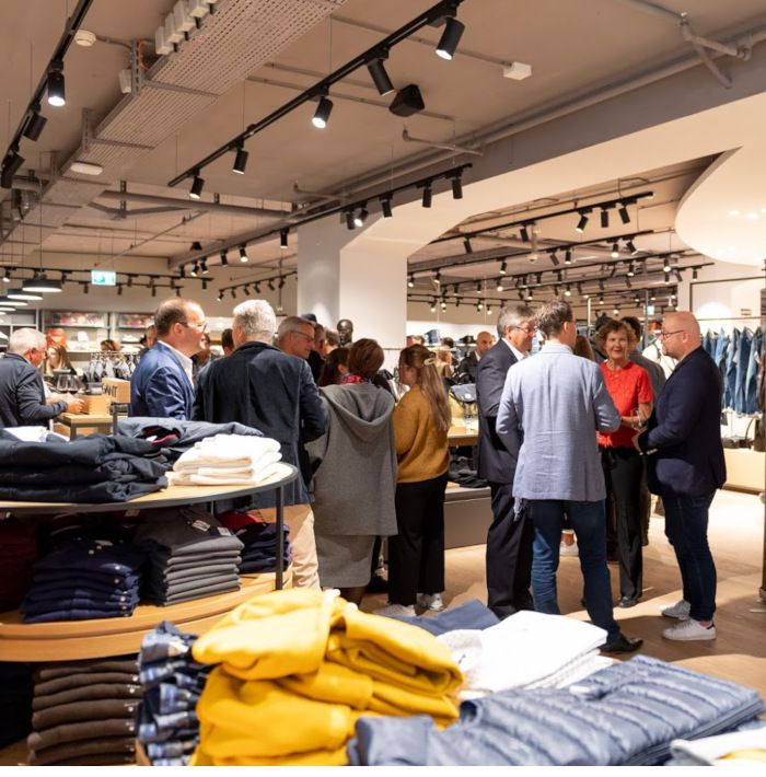 Beim VIP-Reopening der LOEB-Filiale in Bern